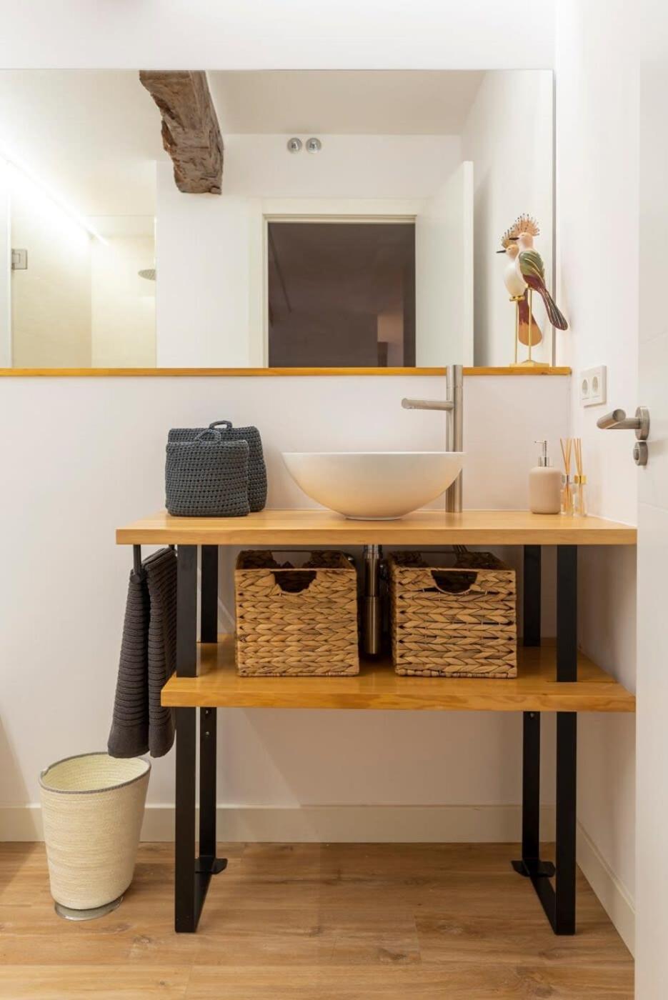 New In The Heart Of The Center Apartment